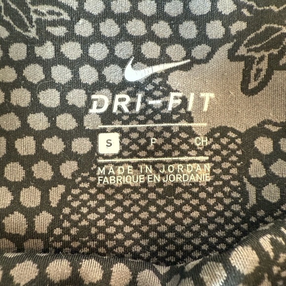 Nike Dri-FIT Gray Patterned Leggings - Picture 2 of 3